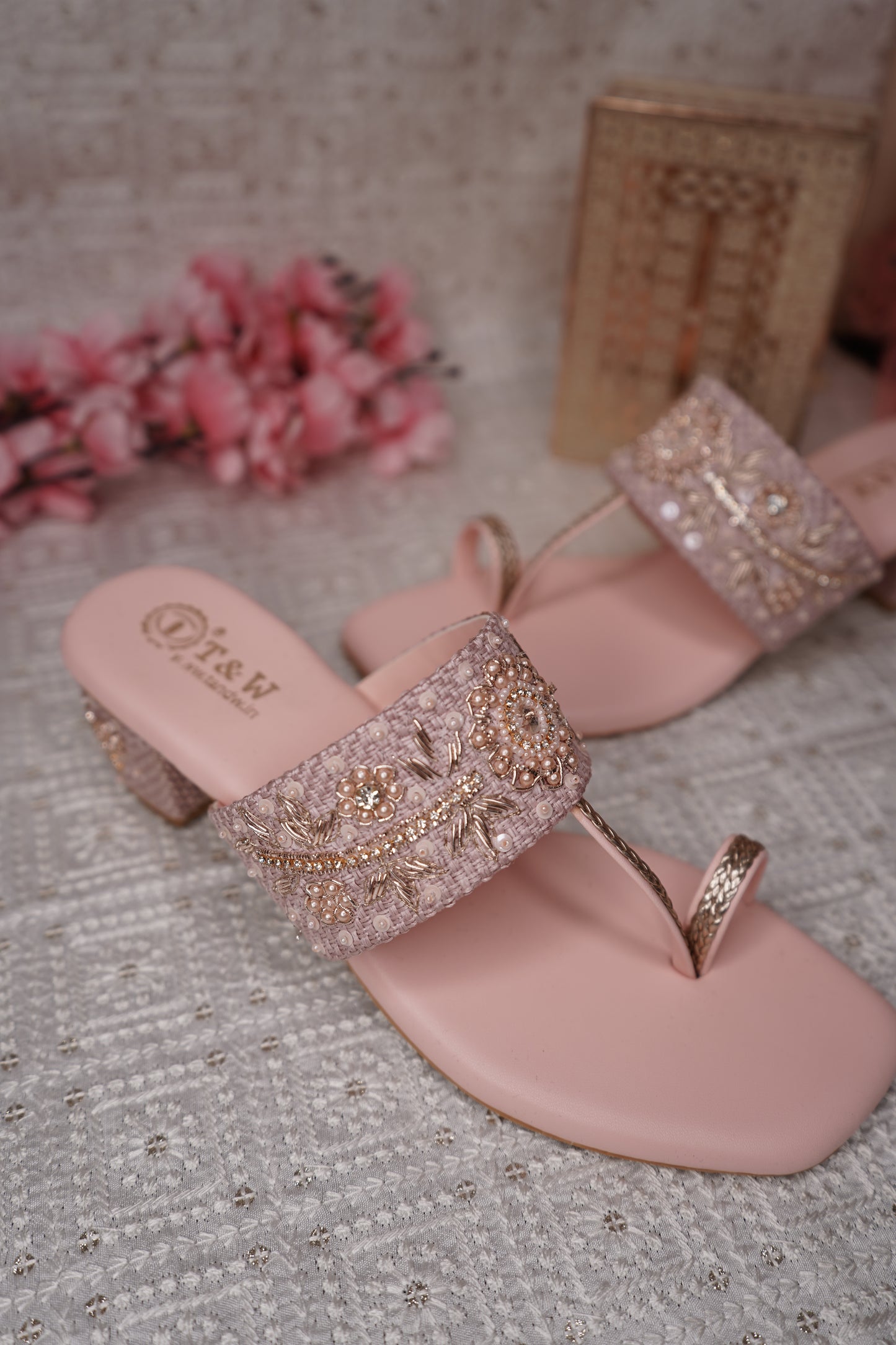 Dinah (Heel)