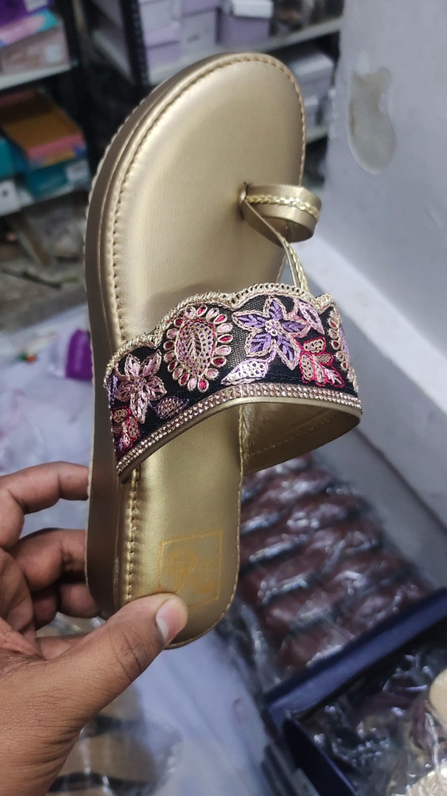 Elina (kolhapuri Chappal)