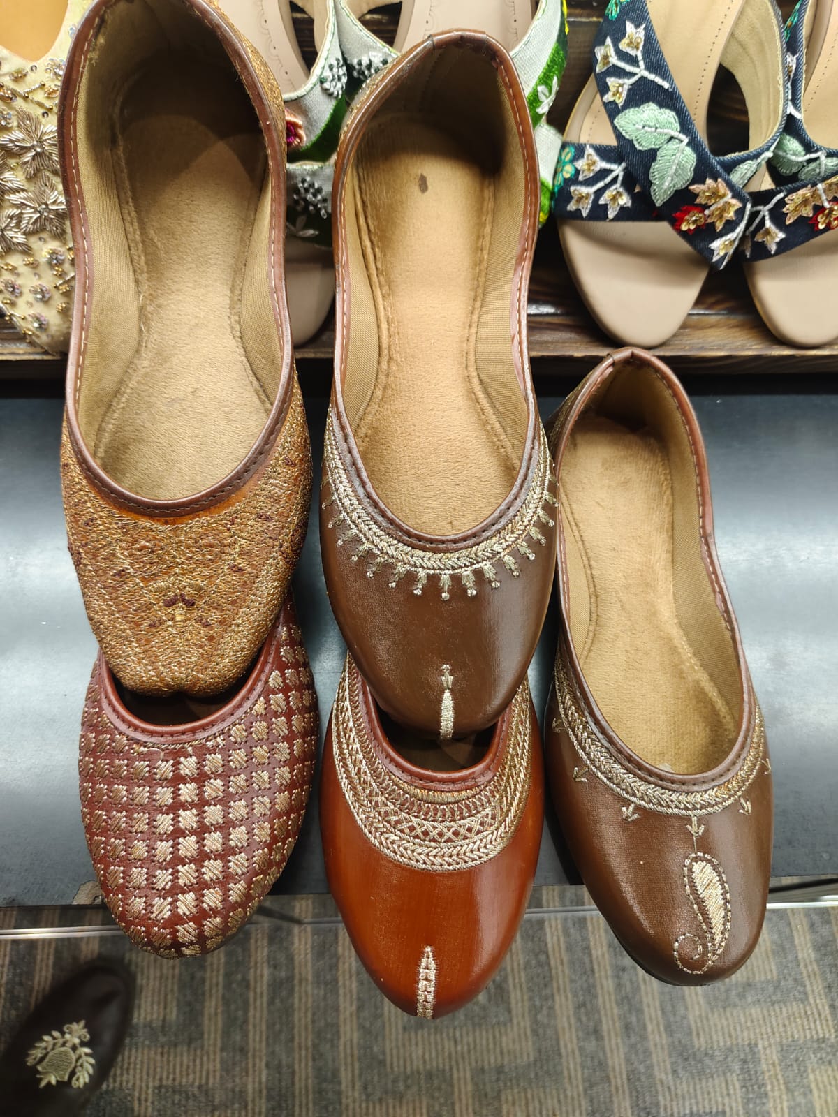 Binita (synthetic leather jutti)
